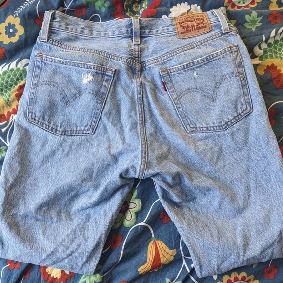 Levi's 501 Distressed Light Wash Cropped Jean High Waisted - Picture 2 of 13